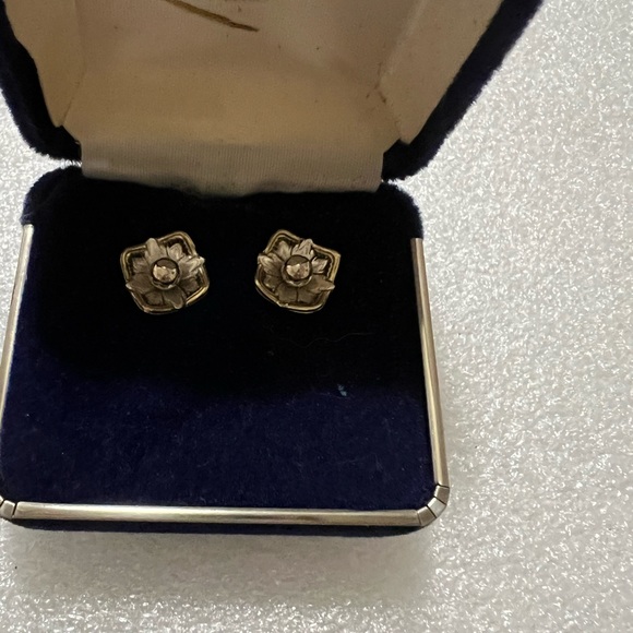 Montana Silversmith brand earrings NWT in original box - Picture 4 of 8